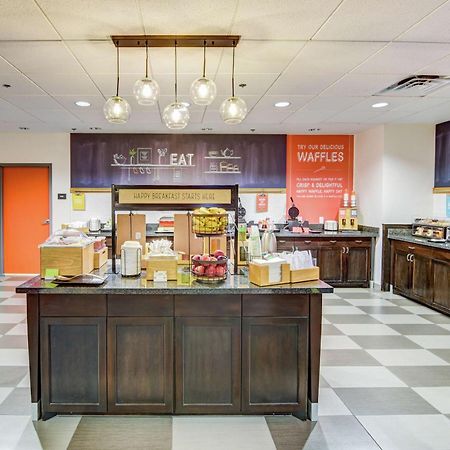 Hampton Inn Фоли Экстерьер фото