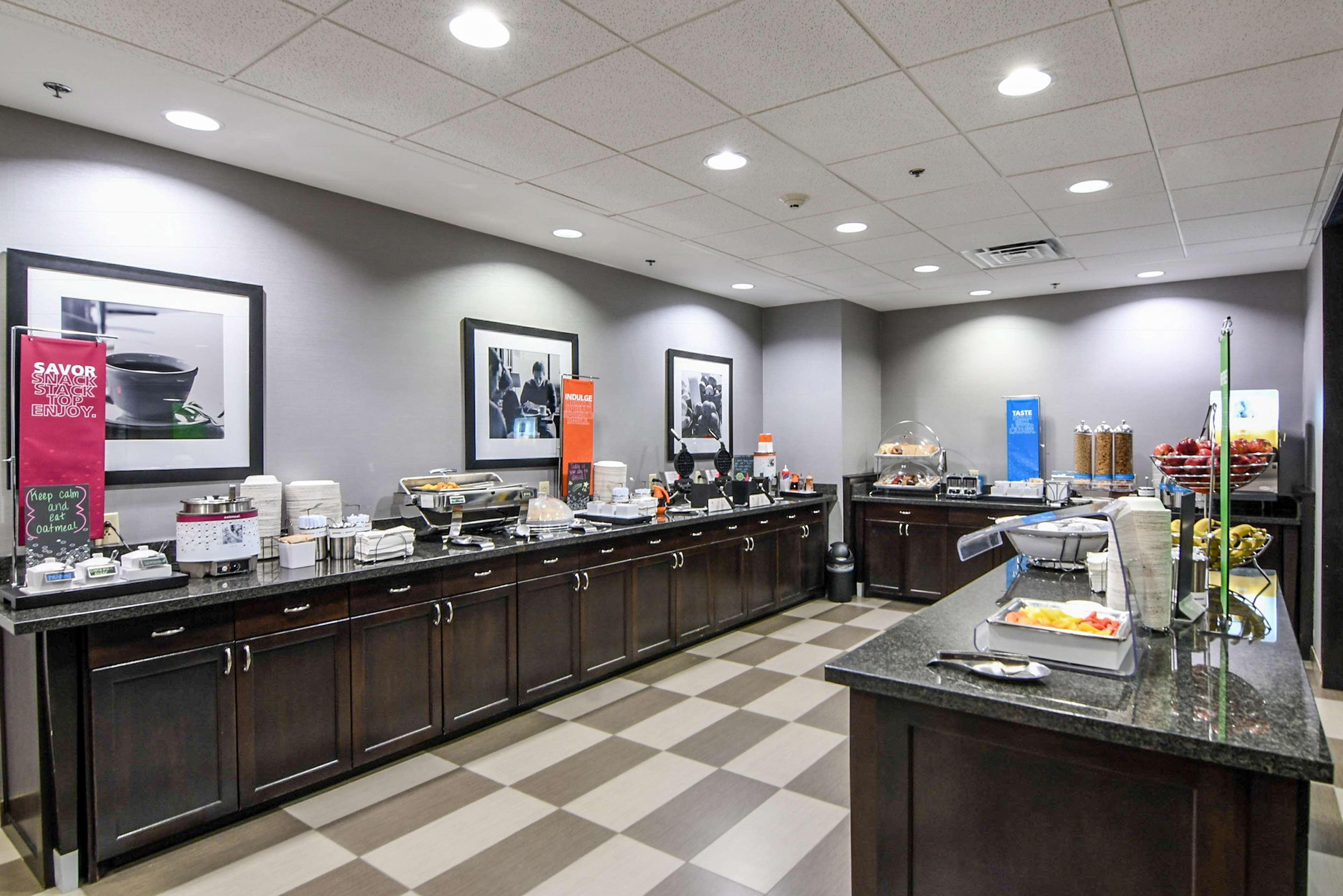 Hampton Inn Фоли Экстерьер фото
