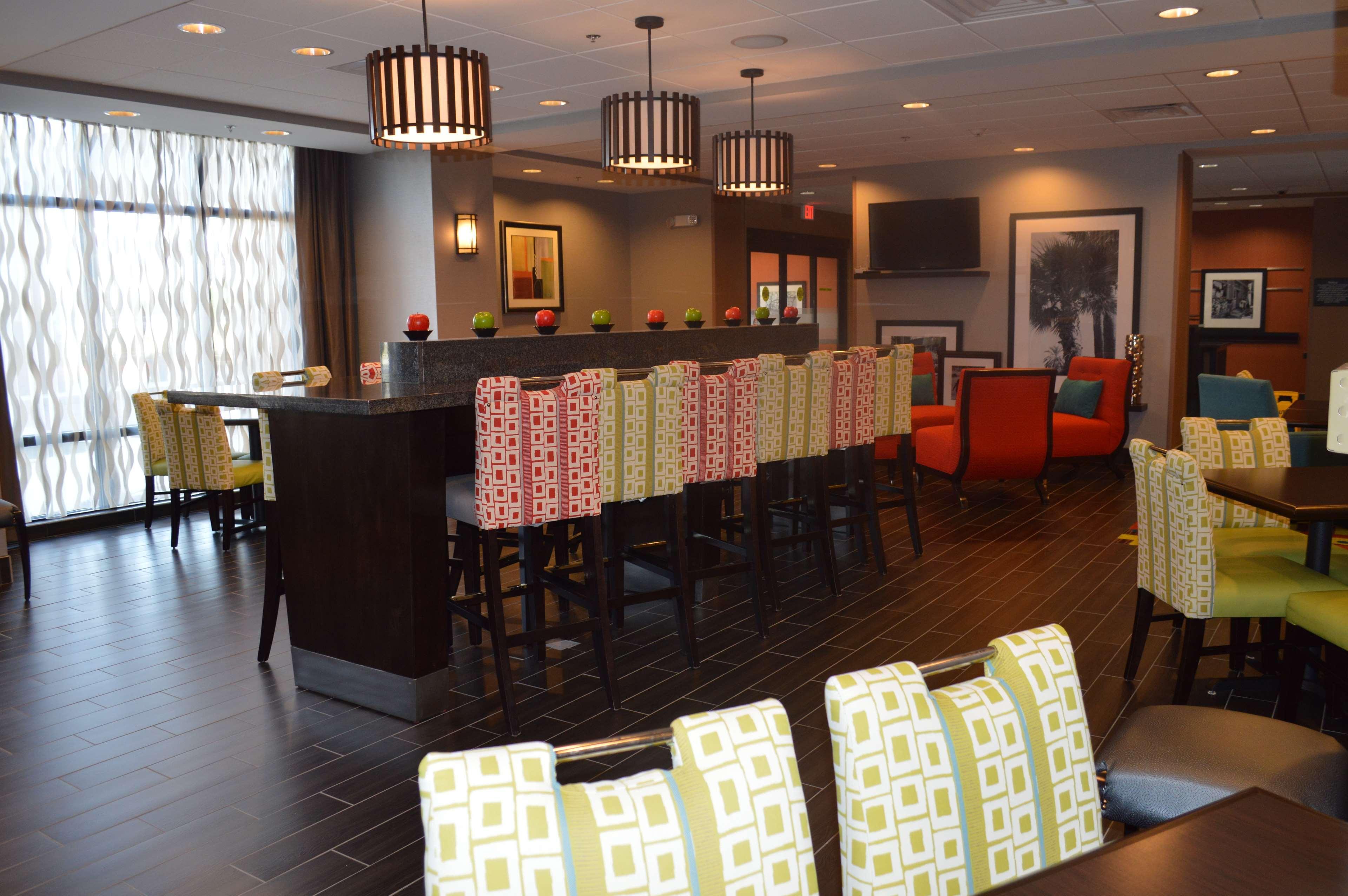 Hampton Inn Фоли Экстерьер фото