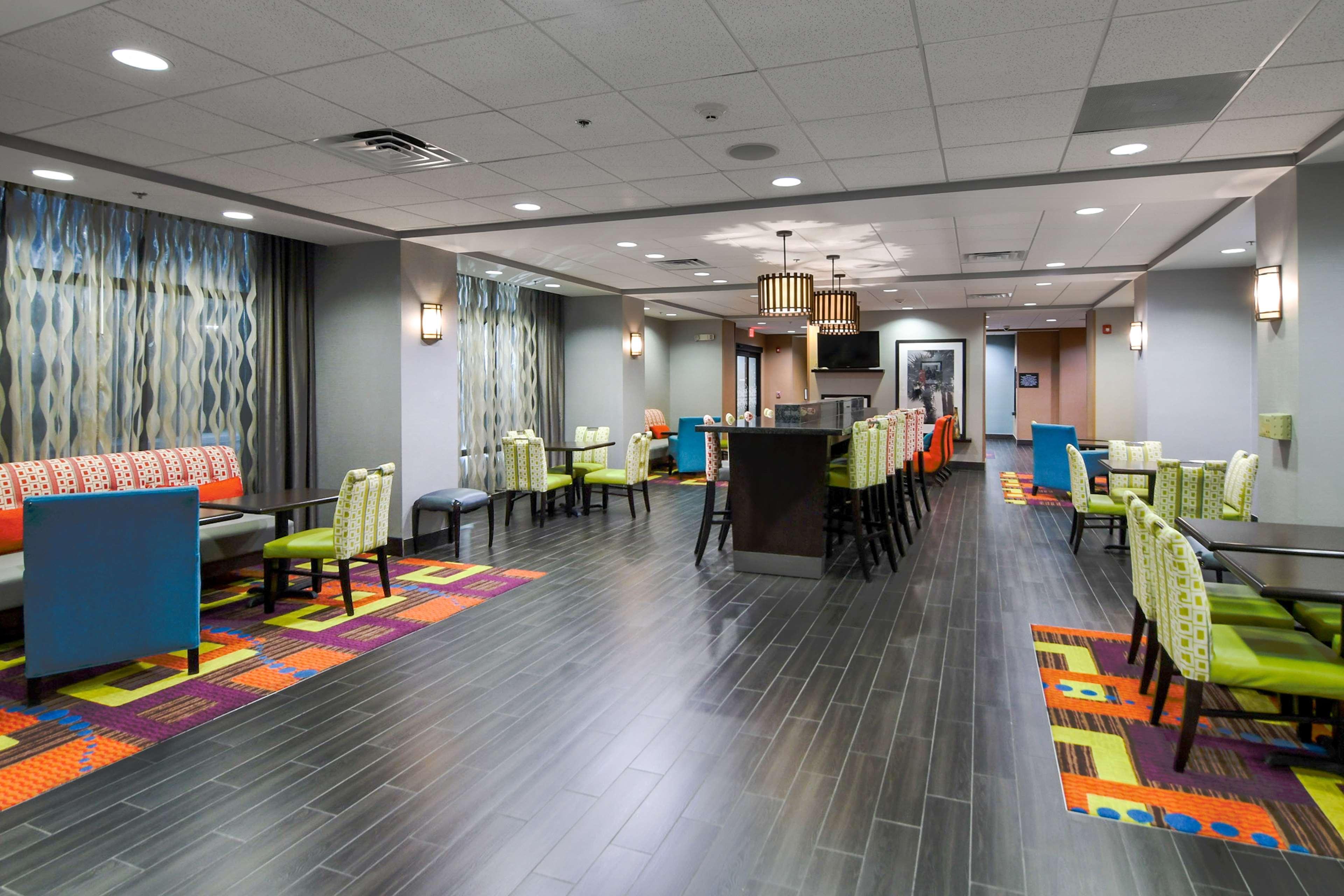 Hampton Inn Фоли Экстерьер фото
