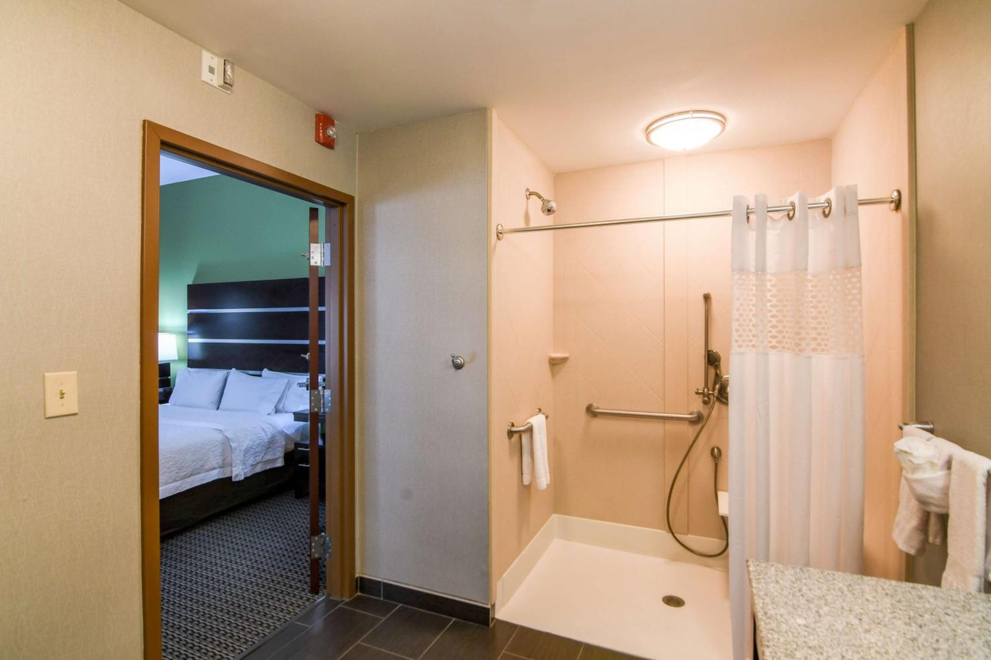Hampton Inn Фоли Экстерьер фото