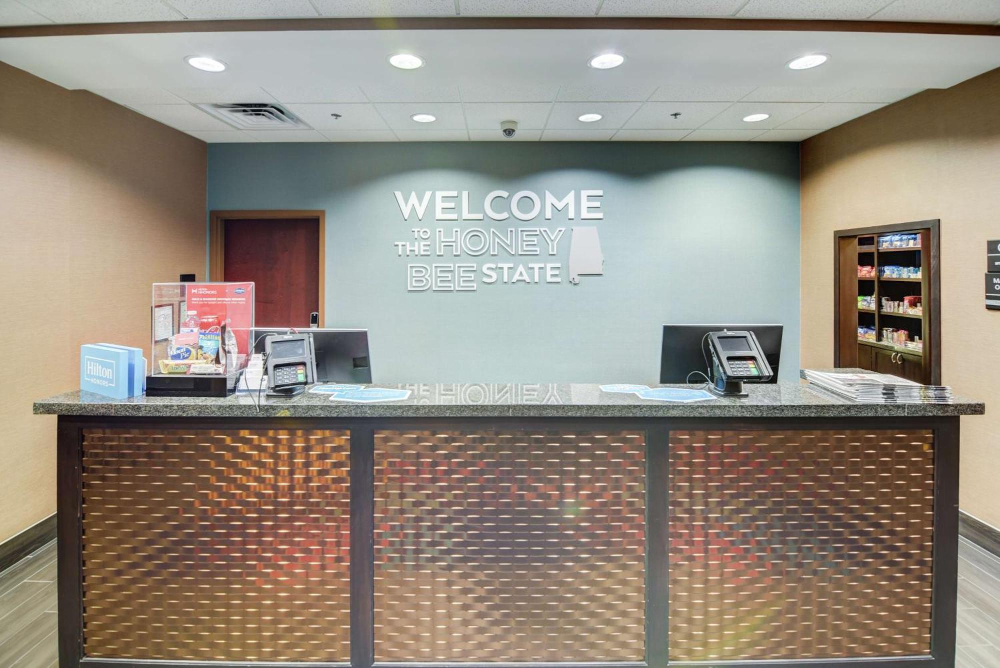 Hampton Inn Фоли Экстерьер фото